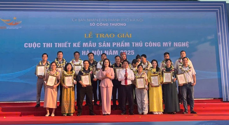 Trao giải cuộc thi thiết kế mẫu sản phẩm thủ công mỹ nghệ Hà Nội 2025- Ảnh 3.