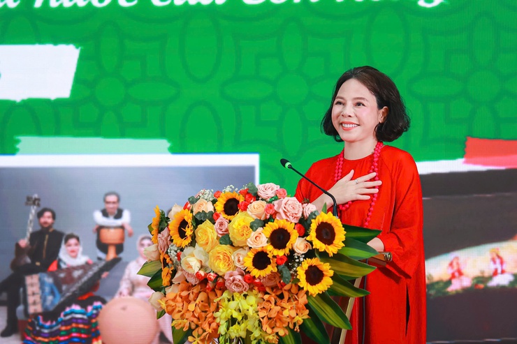 “Hành trình từ xứ sở Phượng Hoàng đến đất nước con Rồng cháu Tiên”- Ảnh 3.