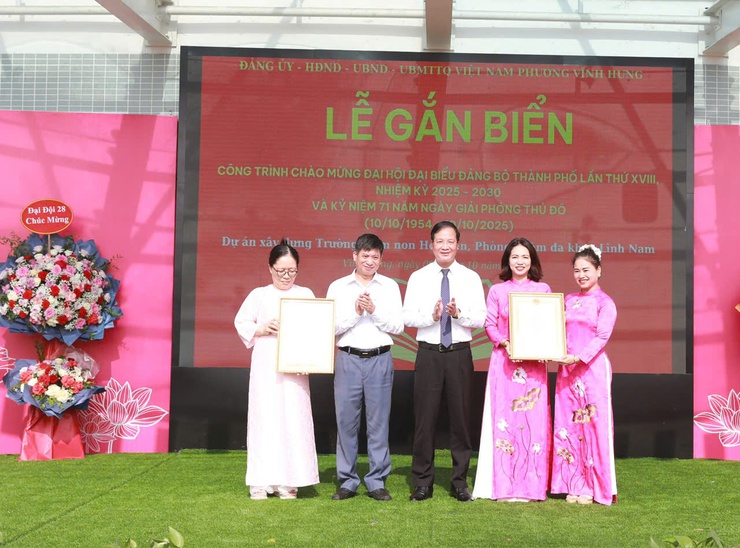 Phường Vĩnh Hưng gắn biển 2 công trình thiết thực chào mừng Đại hội Đảng bộ thành phố Hà Nội- Ảnh 2.