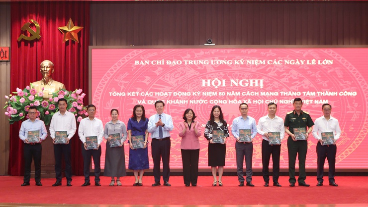 Tổng kết các hoạt động kỷ niệm 80 năm Cách mạng Tháng Tám thành công và Quốc khánh 2/9- Ảnh 4.