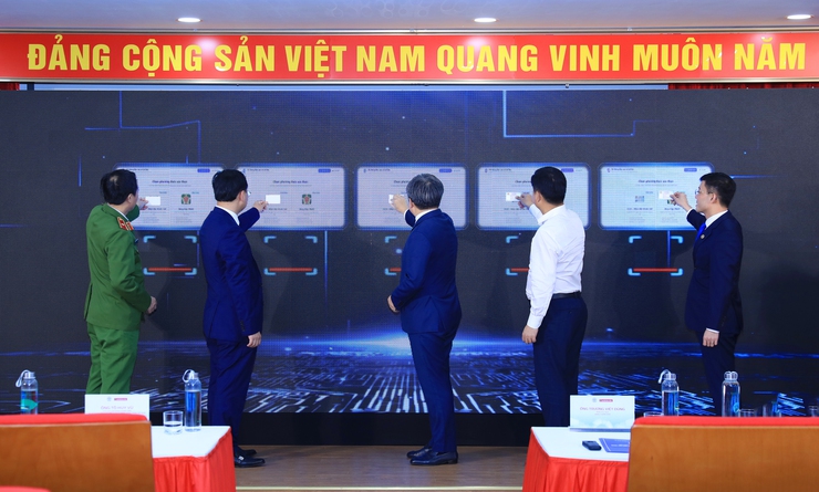 Ra mắt mô hình thí điểm Kiosk thông minh và hệ thống xác thực, cấp bản sao số tài liệu điện tử- Ảnh 2.