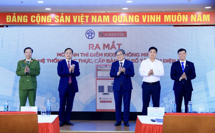 Ra mắt mô hình thí điểm Kiosk thông minh và hệ thống xác thực, cấp bản sao số tài liệu điện tử- Ảnh 3.