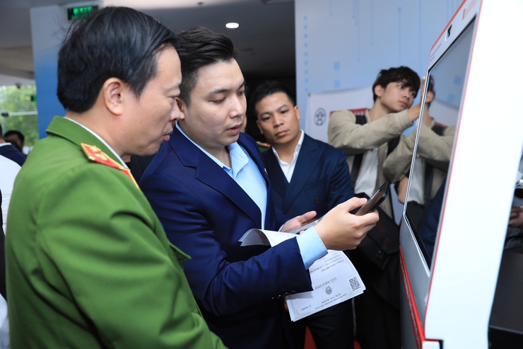 Ra mắt mô hình thí điểm Kiosk thông minh và hệ thống xác thực, cấp bản sao số tài liệu điện tử- Ảnh 9.