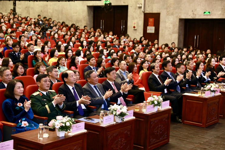 Bí thư Thành ủy Nguyễn Duy Ngọc: Tạo điều kiện tốt nhất để giáo dục Thủ đô phát triển bứt phá- Ảnh 1.