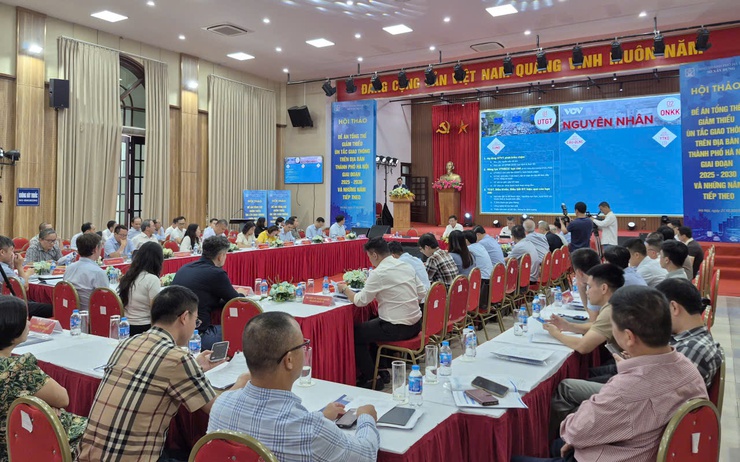 Hanoi seeks comprehensive solutions to reduce traffic congestion- Ảnh 1.