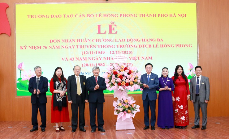 Trường Đào tạo cán bộ Lê Hồng Phong đón nhận Huân chương Lao động hạng Ba- Ảnh 2.