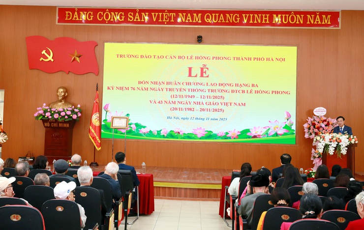 Trường Đào tạo cán bộ Lê Hồng Phong đón nhận Huân chương Lao động hạng Ba- Ảnh 1.