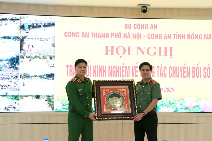Công an thành phố Hà Nội và Công an tỉnh Đồng Nai trao đổi kinh nghiệm trong công tác chuyển đổi số- Ảnh 5.