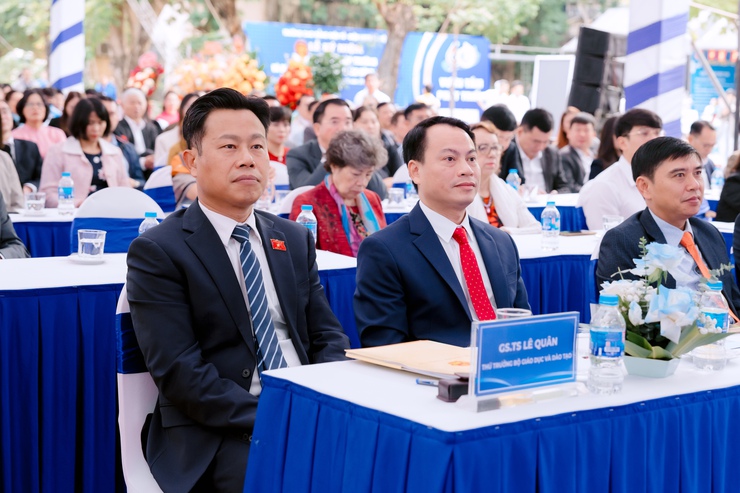 Trường Cao đẳng Điện tử - Điện lạnh Hà Nội vinh dự đón nhận Huân chương Lao động hạng Ba- Ảnh 1.