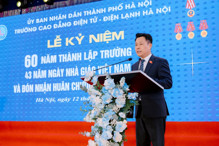 Trường Cao đẳng Điện tử - Điện lạnh Hà Nội vinh dự đón nhận Huân chương Lao động hạng Ba- Ảnh 4.