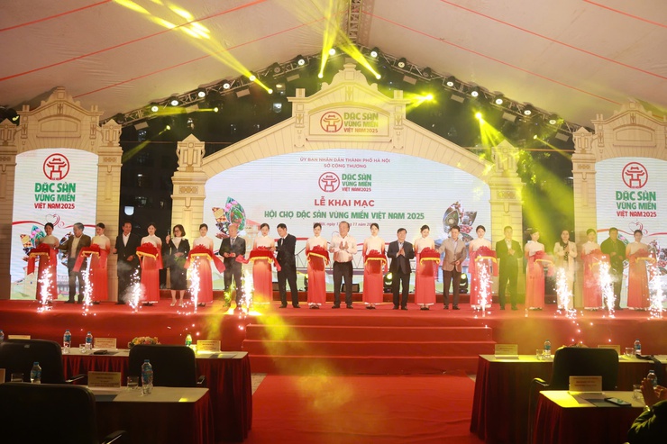 Đặc sản các vùng miền quy tụ tại Thủ đô- Ảnh 1.