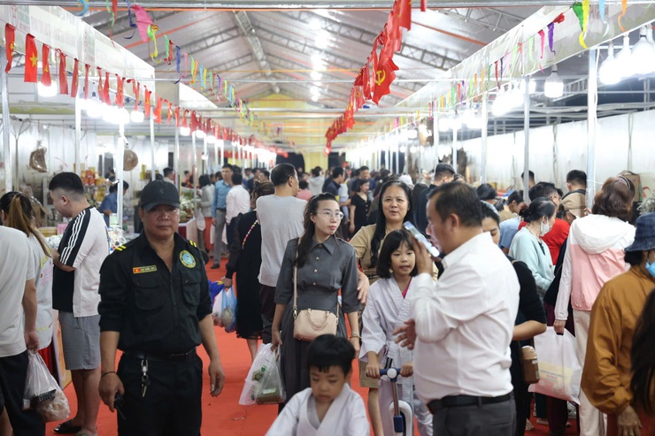 Đặc sản các vùng miền quy tụ tại Thủ đô- Ảnh 8.