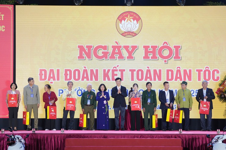 Tổng Bí thư Tô Lâm dự Ngày hội đại đoàn kết dân tộc với Nhân dân phường Thượng Cát- Ảnh 6.