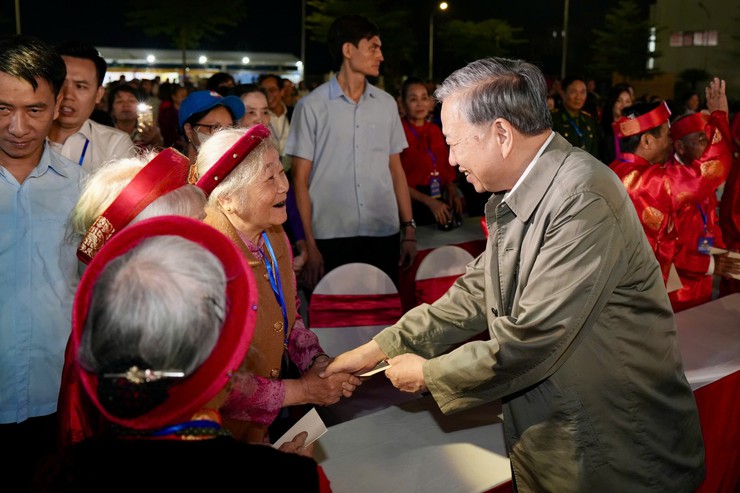 Tổng Bí thư Tô Lâm dự Ngày hội đại đoàn kết dân tộc với Nhân dân phường Thượng Cát- Ảnh 5.