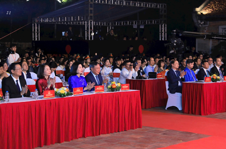 Hà Nội tuyên dương 95 Thủ khoa xuất sắc tốt nghiệp các trường đại học, học viện năm 2025- Ảnh 1.