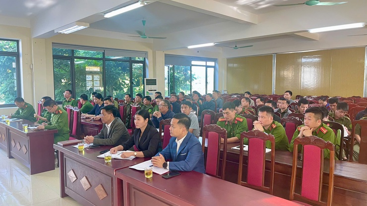 XÃ YÊN BÀI PHÁT ĐỘNG THỰC HIỆN KẾ HOẠCH CAO ĐIỂM 60 NGÀY ĐÊM RÀ SOÁT, LÀM SẠCH DỮ LIỆU ĐĂNG KÝ PHƯƠNG TIỆN VÀ GIẤY PHÉP LÁI XE- Ảnh 2.