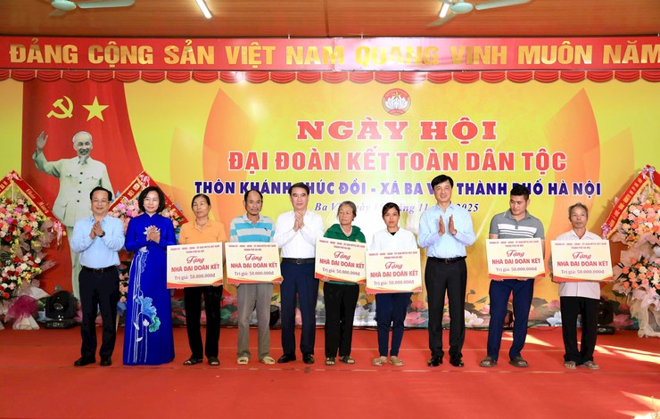 Bí thư Thành ủy Nguyễn Duy Ngọc dự Ngày hội Đại đoàn kết toàn dân tộc tại thôn Khánh Chúc Đồi, xã Ba Vì- Ảnh 6.
