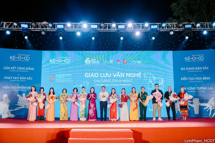 Đặc sắc chương trình giao lưu văn nghệ giữa các cộng đồng thực hành Nghi lễ và trò chơi Kéo co ngồi- Ảnh 1.