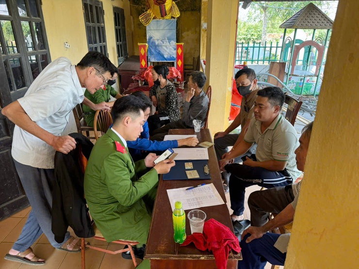 Công an xã Quảng Bị tổ chức Hội nghị triển khai Kế hoạch cao điểm 60 ngày đêm tổng rà soát, làm sạch dữ liệu đăng ký phương tiện và giấy phép lái xe- Ảnh 4.