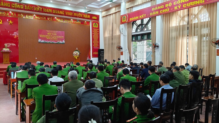 Công an xã Quảng Bị tổ chức Hội nghị triển khai Kế hoạch cao điểm 60 ngày đêm tổng rà soát, làm sạch dữ liệu đăng ký phương tiện và giấy phép lái xe- Ảnh 2.