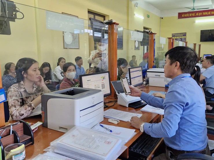 Xã Phú Cát nâng cao chất lượng phục vụ hành chính công, rút ngắn thời gian giải quyết thủ tục sau sắp xếp đơn vị hành chính- Ảnh 2.