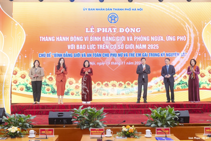 Hà Nội phát động Tháng hành động vì bình đẳng giới năm 2025- Ảnh 5.
