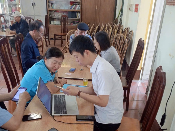 Đảng bộ xã Quảng Bị đẩy mạnh triển khai ứng dụng “Sổ tay đảng viên điện tử”- Ảnh 2.