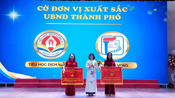 Phường Cầu Giấy tuyên dương các điển hình nhà giáo mẫu mực tiêu biểu năm học 2024 - 2025- Ảnh 3.