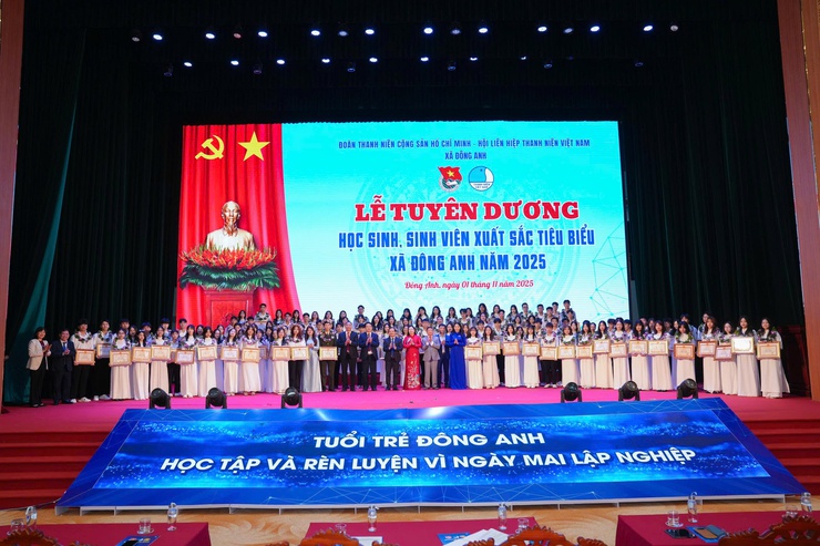 Xã Đông Anh tuyên dương học sinh, sinh viên xuất sắc tiêu biểu năm 2025- Ảnh 6.