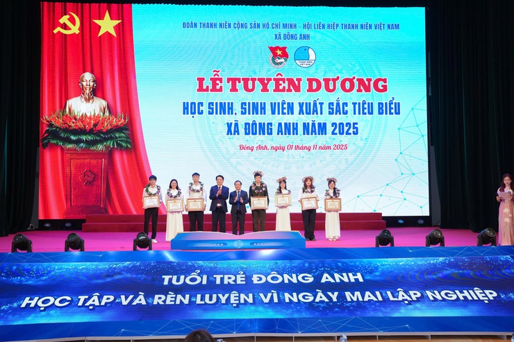 Xã Đông Anh tuyên dương học sinh, sinh viên xuất sắc tiêu biểu năm 2025- Ảnh 5.