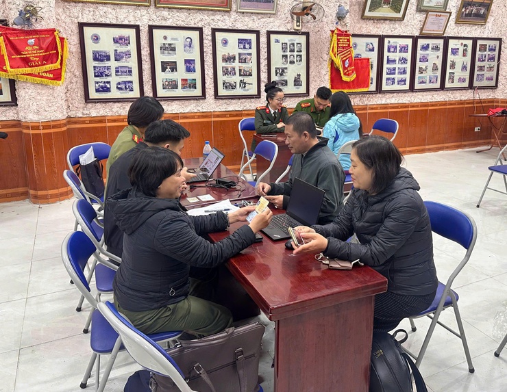 Hoài Đức đẩy nhanh làm sạch dữ liệu đăng ký phương tiện, Giấy phép lái xe: Không chỉ là nhiệm vụ kỹ thuật, mà là phép thử về kỷ cương quản lý.- Ảnh 1.