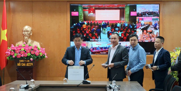 Các phường Đông Ngạc, Xuân Phương, Tây Mỗ, Phú Diễn ủng hộ đồng bào miền Trung- Ảnh 1.