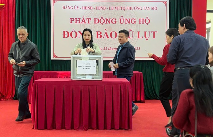 Các phường Đông Ngạc, Xuân Phương, Tây Mỗ, Phú Diễn ủng hộ đồng bào miền Trung- Ảnh 2.