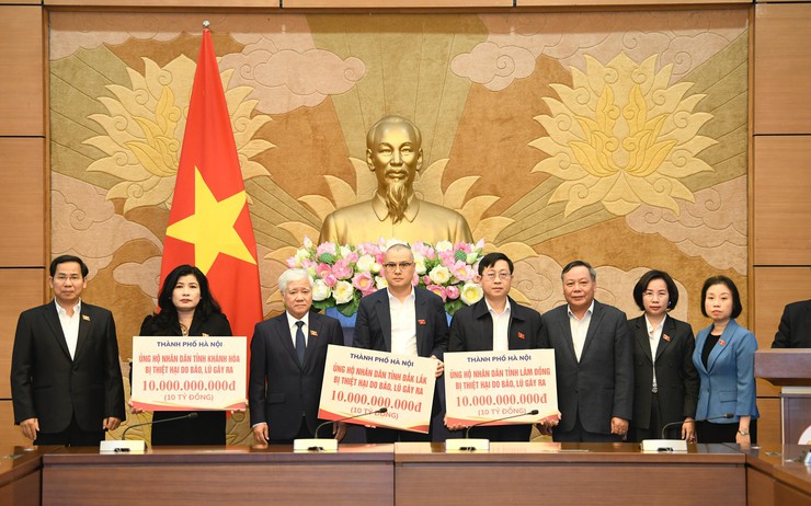 Hanoi provides $1.1 million in relief to three flood-hit provinces- Ảnh 1.