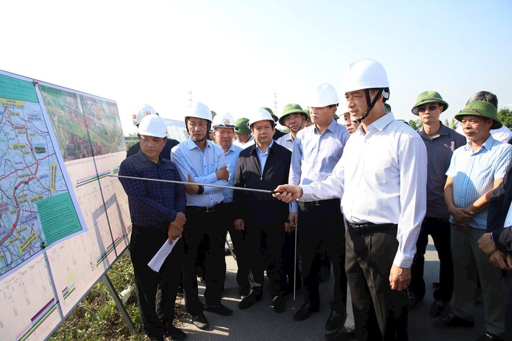 Hanoi Party Chief inspects progress of Ring Road 4 - Capital Region project- Ảnh 1.