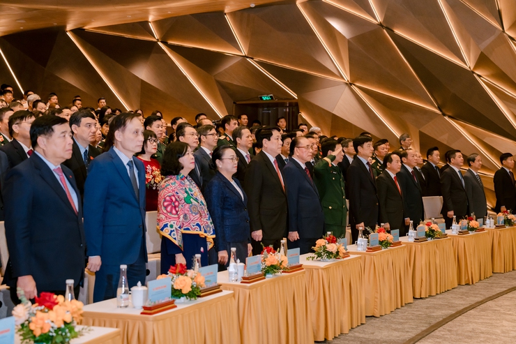 Vietnam State President attends ceremony marking 50th anniversary of Laos National Day- Ảnh 1.