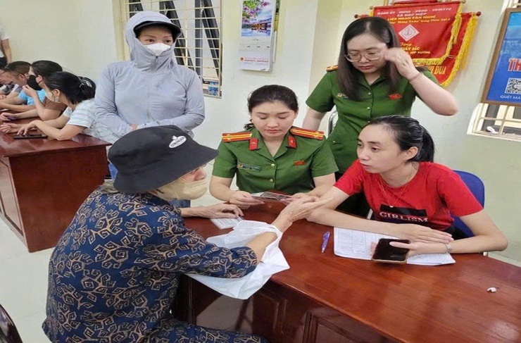 Xã Nam Phù: Tăng tốc thực hiện cao điểm 60 ngày đêm “làm sạch dữ liệu” trên ứng dụng iHanoi- Ảnh 5.