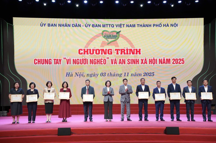 Hà Nội tiếp nhận hơn 93 tỷ đồng chung tay vì người nghèo và an sinh xã hội năm 2025- Ảnh 8.