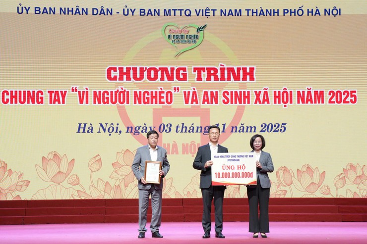 Hà Nội tiếp nhận hơn 93 tỷ đồng chung tay vì người nghèo và an sinh xã hội năm 2025- Ảnh 4.