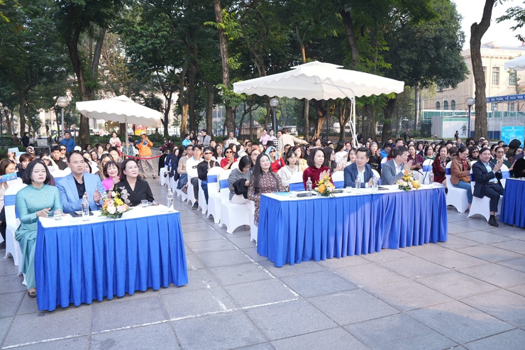 Dự án "Âm nhạc cuối tuần": Điểm hẹn văn hóa mới bên hồ Gươm- Ảnh 2.