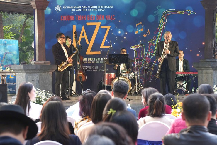Dự án "Âm nhạc cuối tuần": Điểm hẹn văn hóa mới bên hồ Gươm- Ảnh 1.