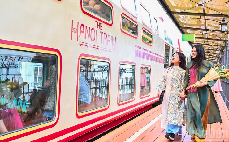 Hanoi prepares to launch four unique heritage tourism exploration journeys- Ảnh 1.