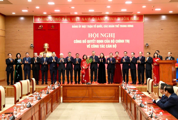 Bui Thi Minh Hoai appointed Secretary of Party Committee of Vietnam Fatherland Front and Central Mass Organizations- Ảnh 5.