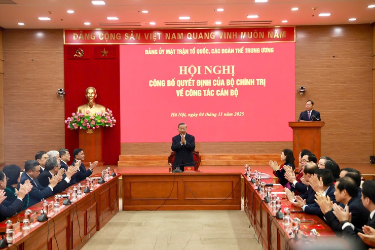 Bui Thi Minh Hoai appointed Secretary of Party Committee of Vietnam Fatherland Front and Central Mass Organizations- Ảnh 2.