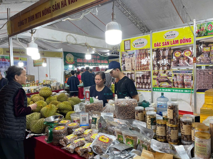 Tuần hàng Việt năm 2025: Thu hút 90 gian hàng đến từ nhiều tỉnh thành- Ảnh 3.