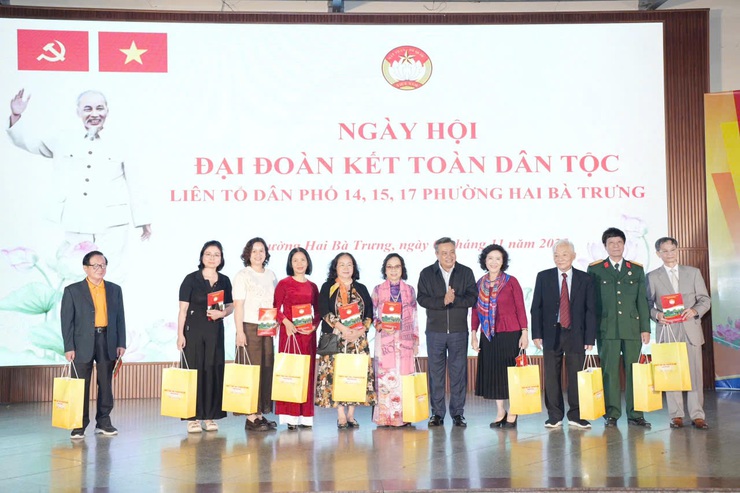 Chủ tịch UBND Thành phố Trần Sỹ Thanh: Xây dựng Thủ đô hạnh phúc từ những điều giản dị- Ảnh 6.