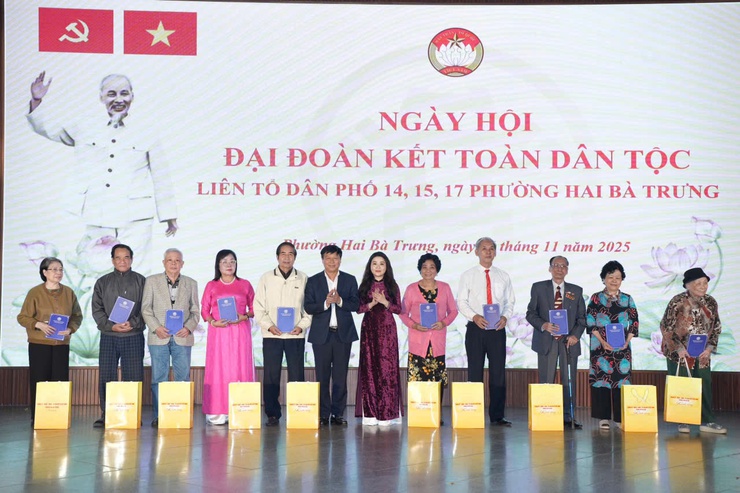 Chủ tịch UBND Thành phố Trần Sỹ Thanh: Xây dựng Thủ đô hạnh phúc từ những điều giản dị- Ảnh 7.