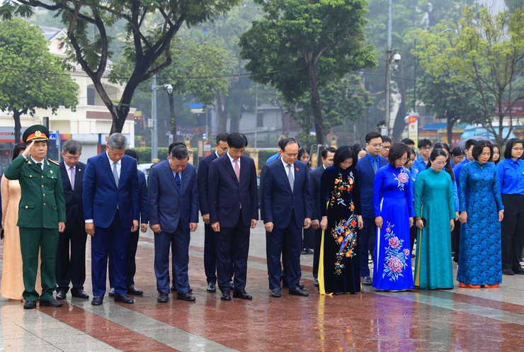 Lãnh đạo thành phố Hà Nội dâng hoa kỷ niệm 108 năm Cách mạng Tháng Mười Nga- Ảnh 3.