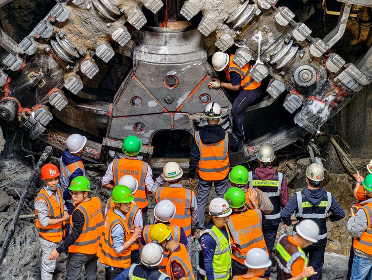 Line 3 reaches milestone with completion of tunneling at four stations- Ảnh 2.