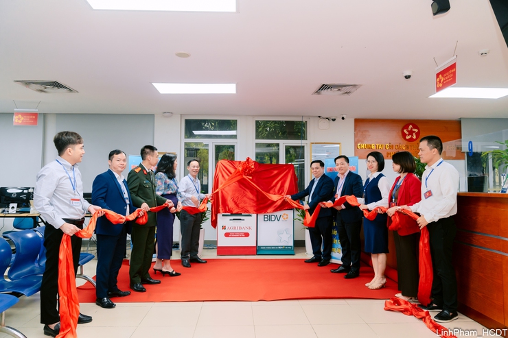 Phường Việt Hưng ra mắt mô hình Kiosk thông minh hỗ trợ thực hiện dịch vụ công trực tuyến- Ảnh 1.